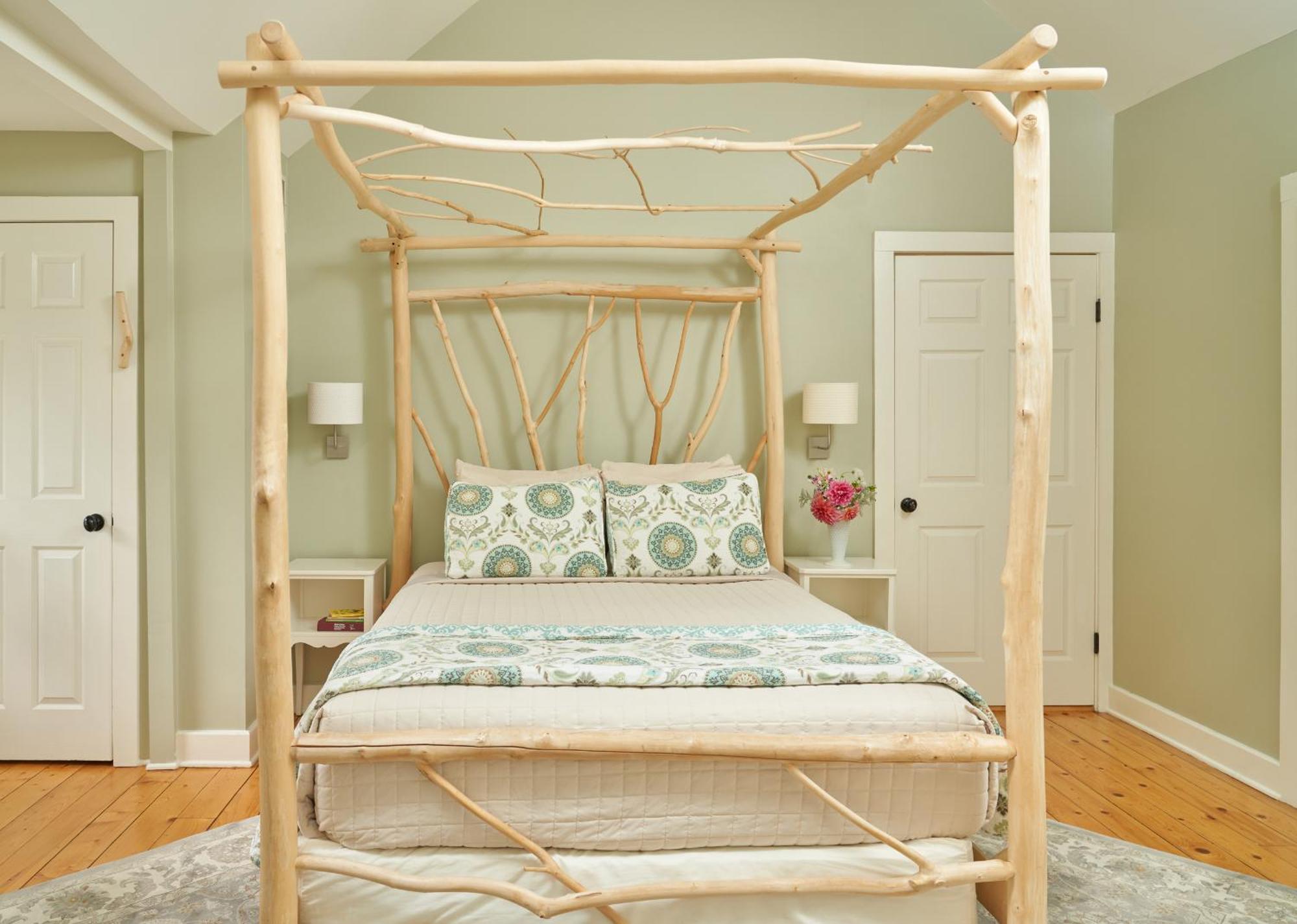 Bed & Breakfast Goldberry Woods- A Modern Farm